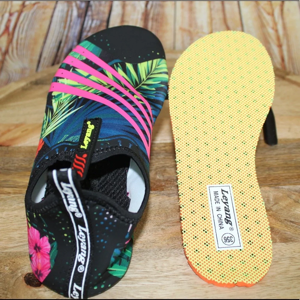 Leyang | Big Girls Pink Tropical Print Water Shoes